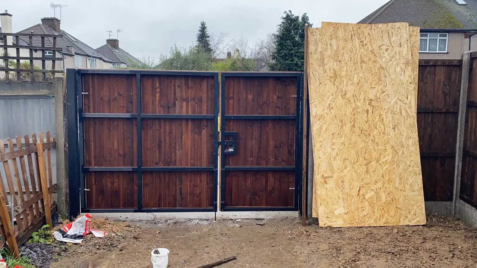 fencing-and-gate-contractor-in-watford-hertfordshire-6